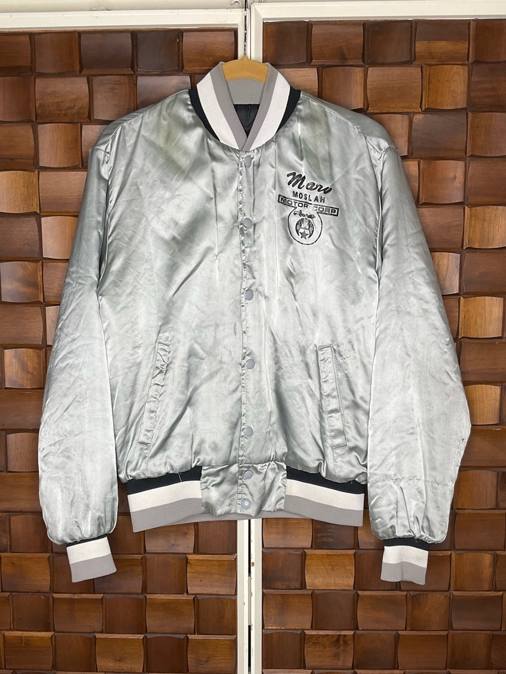 Vintage Satin Silver Bomber Jacket Men’s Size Medium Varsity Quilted